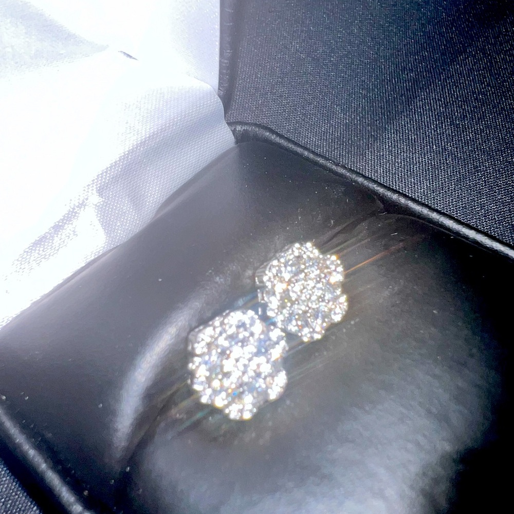 Cluster Diamond Earrings 0.8 Ct